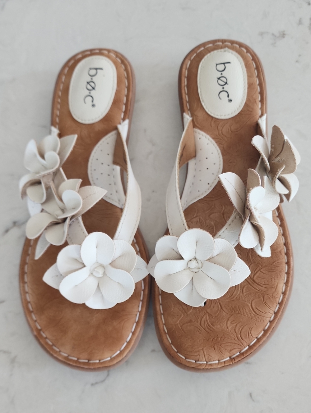 b.o.c. White and Tan Floral Leather Slide Sandals
